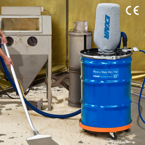 Odkurzanie zanieczyszczeń za pomocą odkurzacza Heavy Duty Dry Vac
