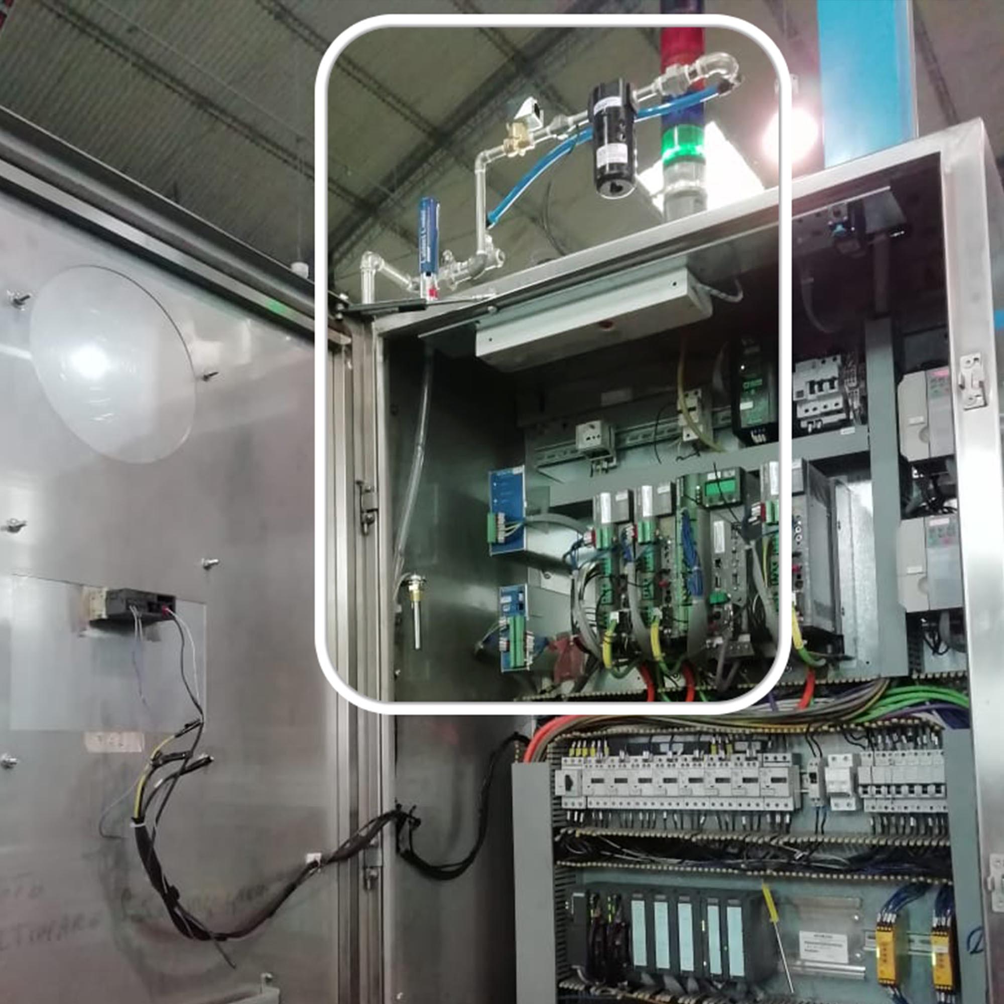 Klimatyzator do szafy sterowniczej i EXAIR Cabinet Cooler – porównanie systemów chłodzenia